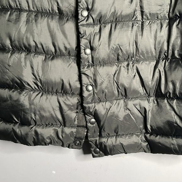 ASOS Unisex Black Puffer Vest With Snap Closure Size XL - Picture 3 of 9